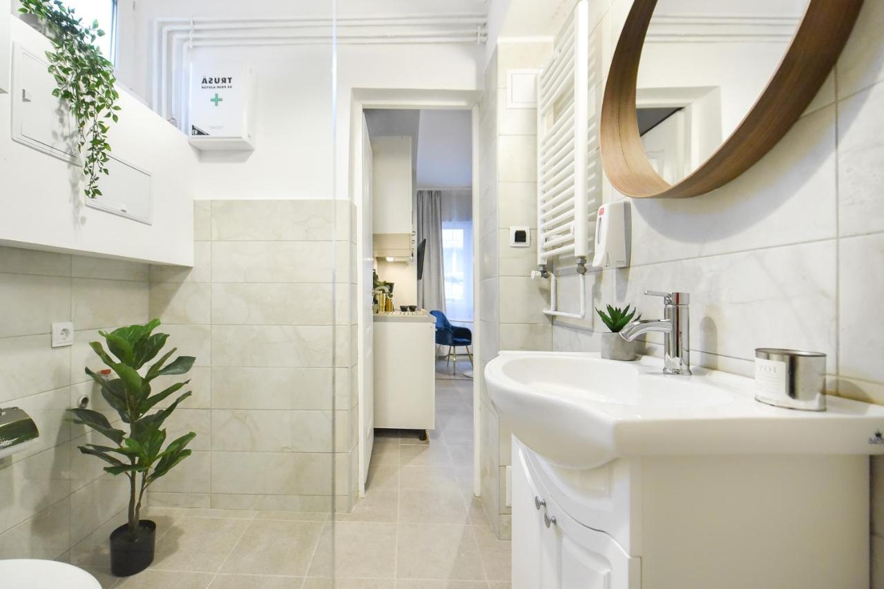 Urban Adventure For Two Apartment Bucharest Exterior photo